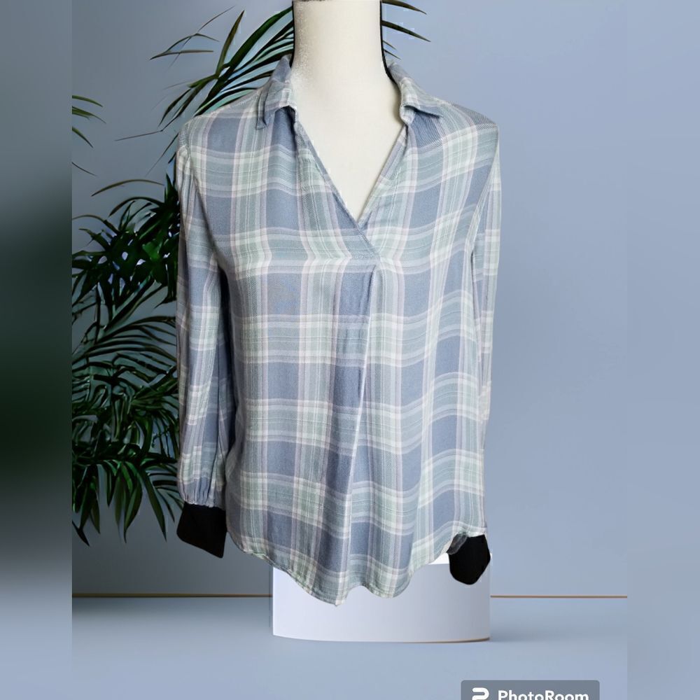 5/$25 Doe & Rae Plaid pullover